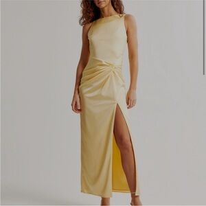 Elegant Yellow Sleeveless Dress